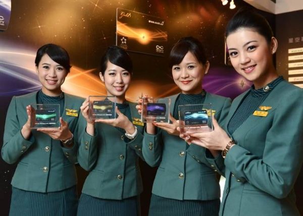 長榮空姐第二代制服