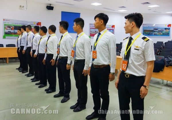 航空安全員招聘新標(biāo)準(zhǔn):“不但能武,更要能文!” 航空安全員招聘新標(biāo)準(zhǔn):“不但能武,更要能文!”