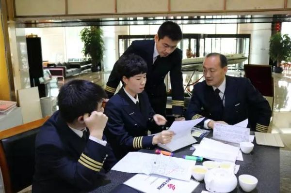 國航B787迎來首位女機長——郭慧 國航B787迎來首位女機長——郭慧