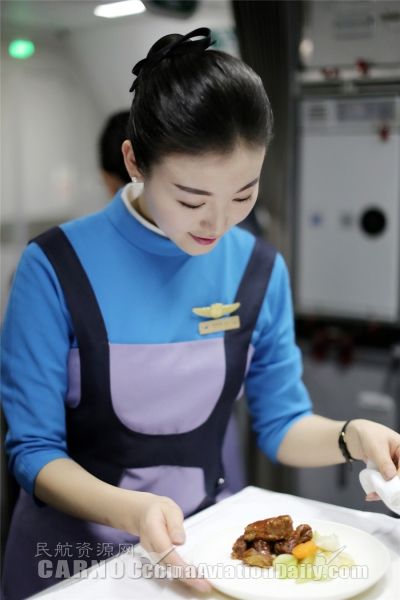 這種Style的空姐表情,你絕對(duì)沒(méi)看過(guò)!