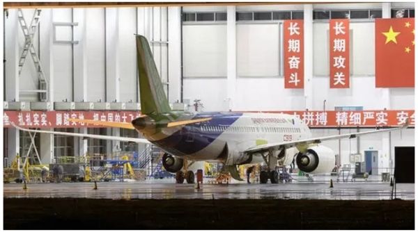 國(guó)產(chǎn)大型客機(jī)C919通過首飛技術(shù)評(píng)審397015_ 國(guó)產(chǎn)大型客機(jī)C919通過首飛技術(shù)評(píng)審