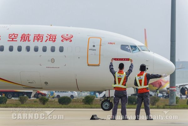海航技術(shù)為客戶機(jī)隊(duì)提供保障服務(wù)。海航供圖 海航技術(shù)為客戶機(jī)隊(duì)提供保障服務(wù)。海航供圖