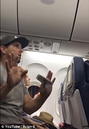 乘客與達美機組爭辯 乘客與達美機組爭辯